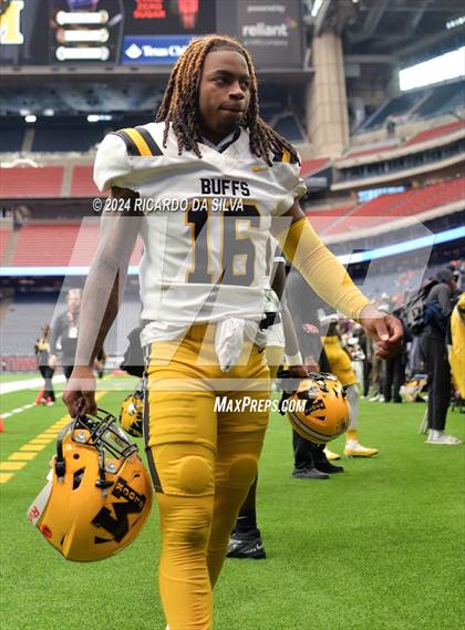 Thumbnail 3 in Fort Bend Marshall vs. Iowa Colony (UIL 5A Football Division II Semi-Regional) photogallery.