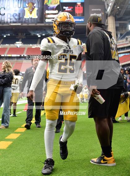Thumbnail 1 in Fort Bend Marshall vs. Iowa Colony (UIL 5A Football Division II Semi-Regional) photogallery.
