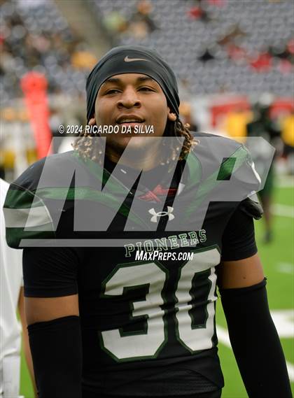 Thumbnail 3 in Fort Bend Marshall vs. Iowa Colony (UIL 5A Football Division II Semi-Regional) photogallery.