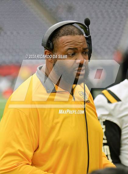 Thumbnail 3 in Fort Bend Marshall vs. Iowa Colony (UIL 5A Football Division II Semi-Regional) photogallery.