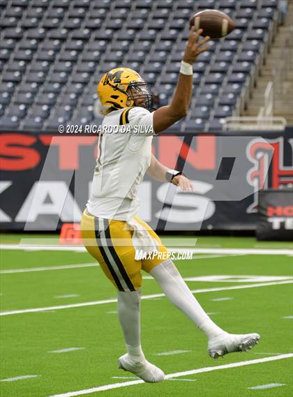 Thumbnail 1 in Fort Bend Marshall vs. Iowa Colony (UIL 5A Football Division II Semi-Regional) photogallery.