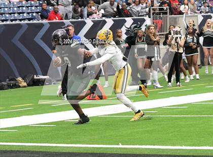 Thumbnail 1 in Fort Bend Marshall vs. Iowa Colony (UIL 5A Football Division II Semi-Regional) photogallery.