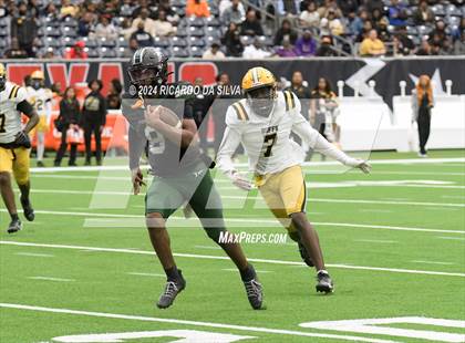 Thumbnail 3 in Fort Bend Marshall vs. Iowa Colony (UIL 5A Football Division II Semi-Regional) photogallery.