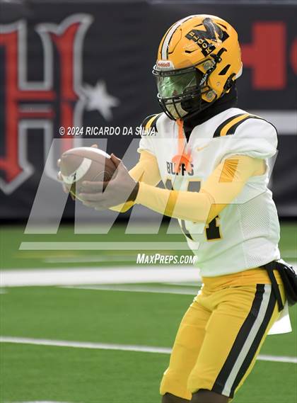 Thumbnail 2 in Fort Bend Marshall vs. Iowa Colony (UIL 5A Football Division II Semi-Regional) photogallery.