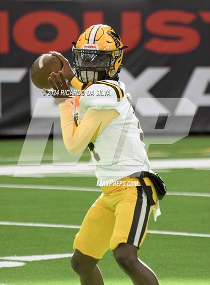 Thumbnail 2 in Fort Bend Marshall vs. Iowa Colony (UIL 5A Football Division II Semi-Regional) photogallery.
