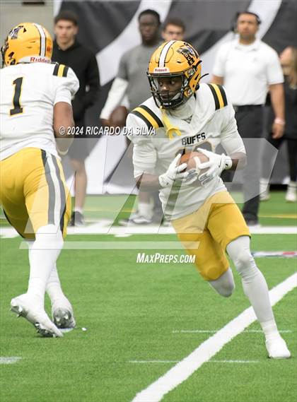 Thumbnail 3 in Fort Bend Marshall vs. Iowa Colony (UIL 5A Football Division II Semi-Regional) photogallery.