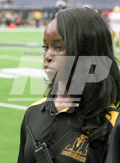 Thumbnail 3 in Fort Bend Marshall vs. Iowa Colony (UIL 5A Football Division II Semi-Regional) photogallery.