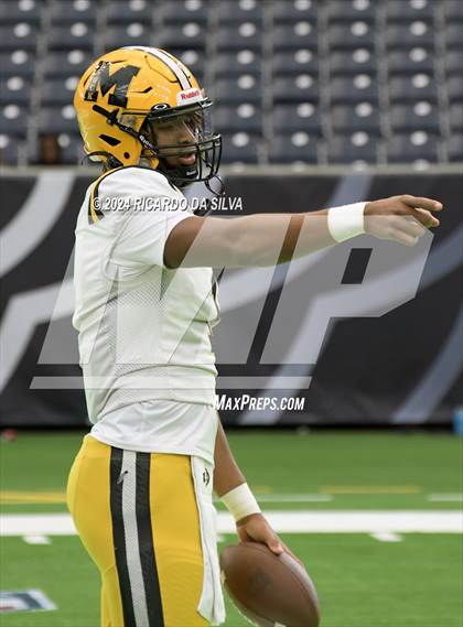 Thumbnail 3 in Fort Bend Marshall vs. Iowa Colony (UIL 5A Football Division II Semi-Regional) photogallery.