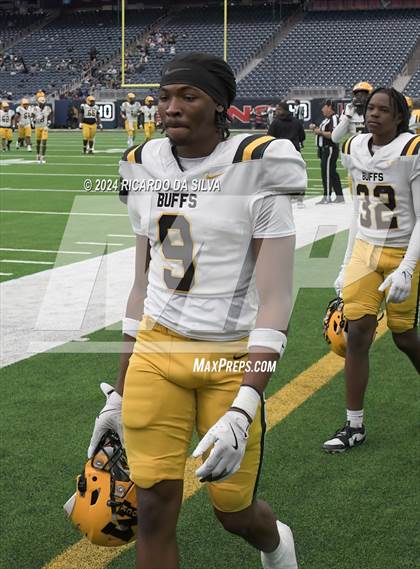 Thumbnail 3 in Fort Bend Marshall vs. Iowa Colony (UIL 5A Football Division II Semi-Regional) photogallery.