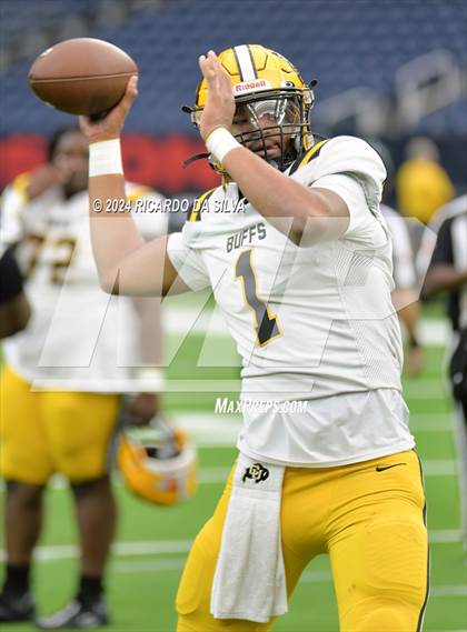 Thumbnail 1 in Fort Bend Marshall vs. Iowa Colony (UIL 5A Football Division II Semi-Regional) photogallery.
