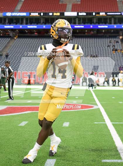 Thumbnail 3 in Fort Bend Marshall vs. Iowa Colony (UIL 5A Football Division II Semi-Regional) photogallery.