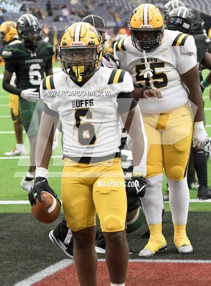 Thumbnail 3 in Fort Bend Marshall vs. Iowa Colony (UIL 5A Football Division II Semi-Regional) photogallery.