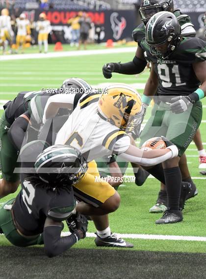 Thumbnail 1 in Fort Bend Marshall vs. Iowa Colony (UIL 5A Football Division II Semi-Regional) photogallery.