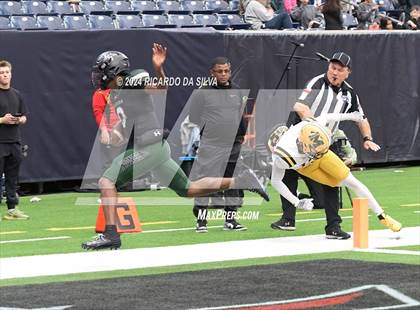 Thumbnail 3 in Fort Bend Marshall vs. Iowa Colony (UIL 5A Football Division II Semi-Regional) photogallery.