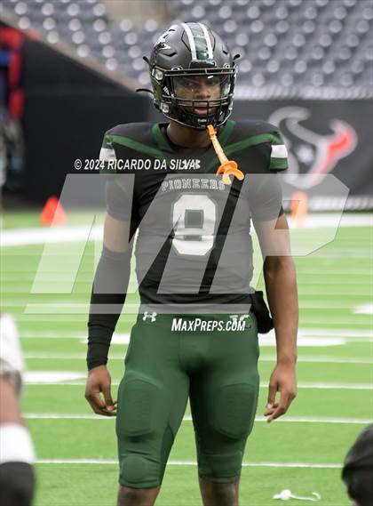 Thumbnail 3 in Fort Bend Marshall vs. Iowa Colony (UIL 5A Football Division II Semi-Regional) photogallery.