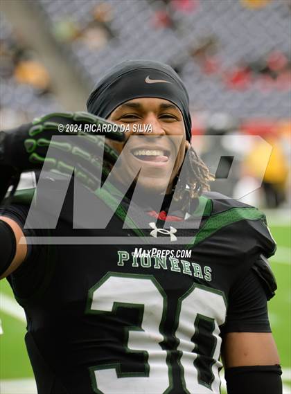 Thumbnail 1 in Fort Bend Marshall vs. Iowa Colony (UIL 5A Football Division II Semi-Regional) photogallery.
