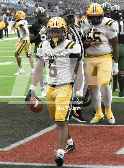Thumbnail 1 in Fort Bend Marshall vs. Iowa Colony (UIL 5A Football Division II Semi-Regional) photogallery.