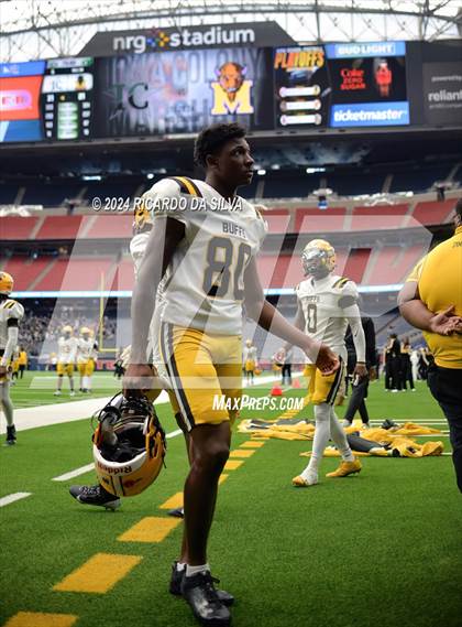 Thumbnail 3 in Fort Bend Marshall vs. Iowa Colony (UIL 5A Football Division II Semi-Regional) photogallery.