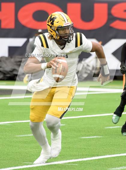 Thumbnail 1 in Fort Bend Marshall vs. Iowa Colony (UIL 5A Football Division II Semi-Regional) photogallery.