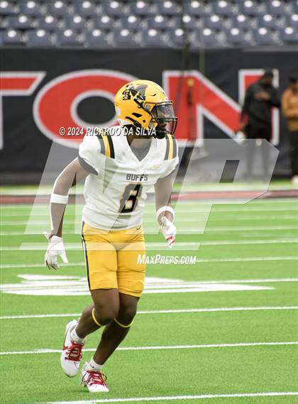 Thumbnail 3 in Fort Bend Marshall vs. Iowa Colony (UIL 5A Football Division II Semi-Regional) photogallery.