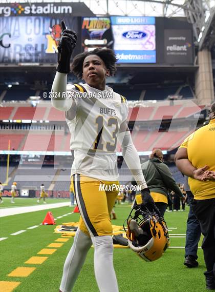 Thumbnail 2 in Fort Bend Marshall vs. Iowa Colony (UIL 5A Football Division II Semi-Regional) photogallery.