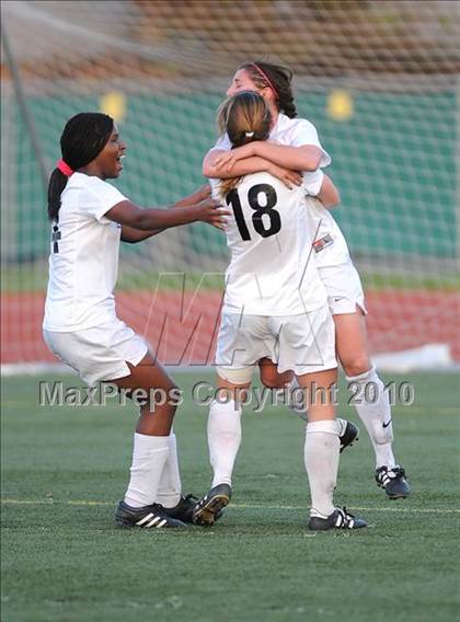 Thumbnail 2 in Esperanza vs San Clemente (CIF SoCal D1 Regional Final) photogallery.