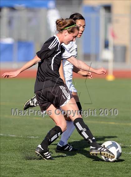 Thumbnail 2 in Esperanza vs San Clemente (CIF SoCal D1 Regional Final) photogallery.