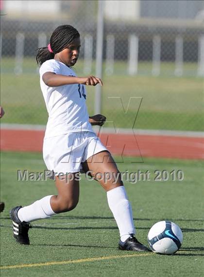 Thumbnail 2 in Esperanza vs San Clemente (CIF SoCal D1 Regional Final) photogallery.