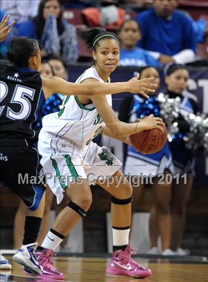 Thumbnail 1 in Rialto vs. St. Mary's (CIF State D2 Final) photogallery.