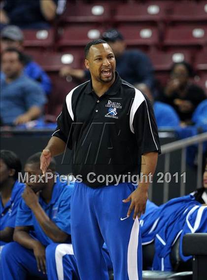 Thumbnail 1 in Rialto vs. St. Mary's (CIF State D2 Final) photogallery.