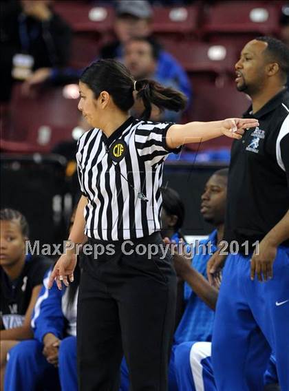 Thumbnail 3 in Rialto vs. St. Mary's (CIF State D2 Final) photogallery.