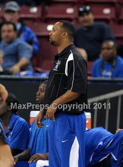 Thumbnail 1 in Rialto vs. St. Mary's (CIF State D2 Final) photogallery.