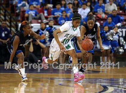 Thumbnail 1 in Rialto vs. St. Mary's (CIF State D2 Final) photogallery.