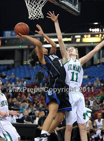 Thumbnail 1 in Rialto vs. St. Mary's (CIF State D2 Final) photogallery.