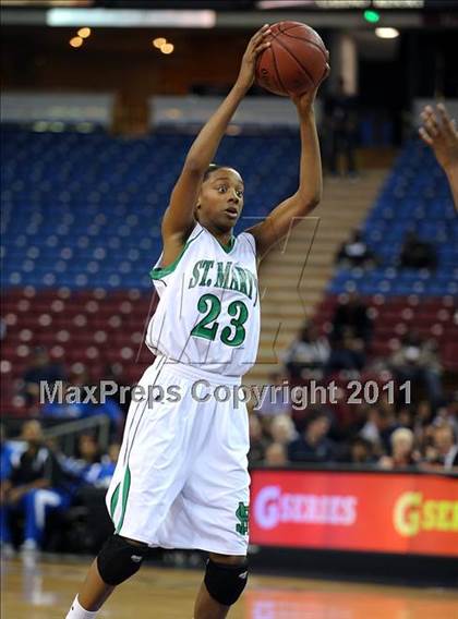 Thumbnail 1 in Rialto vs. St. Mary's (CIF State D2 Final) photogallery.