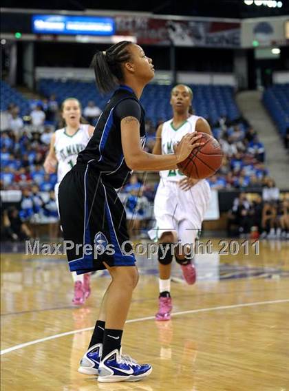 Thumbnail 1 in Rialto vs. St. Mary's (CIF State D2 Final) photogallery.