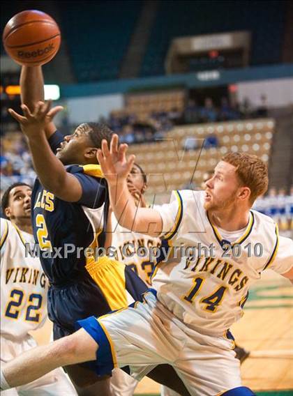 Thumbnail 2 in New Leadership vs. Wareham (MIAA D3 Final) photogallery.