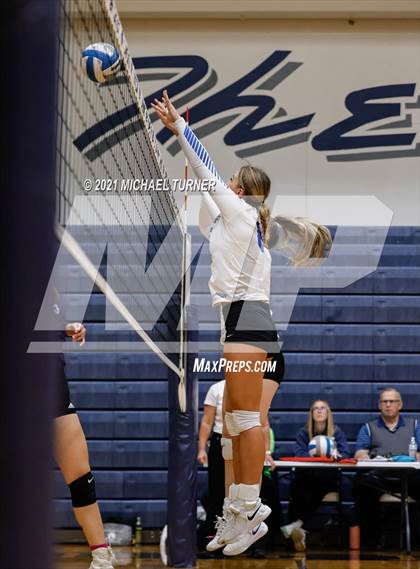 Thumbnail 3 in Snake River vs Sugar-Salem (3A State Tournament) photogallery.