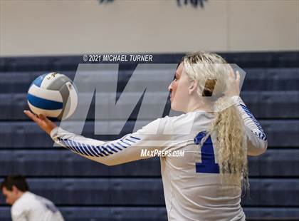 Thumbnail 3 in Snake River vs Sugar-Salem (3A State Tournament) photogallery.