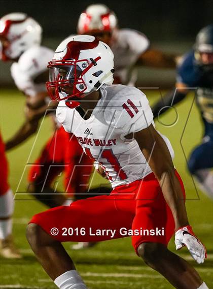 Thumbnail 2 in Antelope Valley vs. West Ranch photogallery.