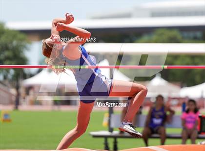 Thumbnail 1 in UIL 1A State Track Meet photogallery.