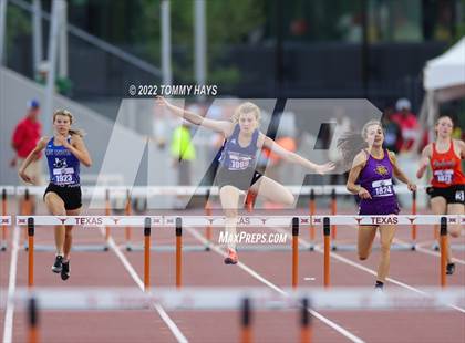 Thumbnail 1 in UIL 1A State Track Meet photogallery.