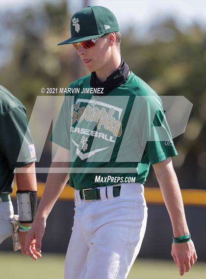 Thumbnail 2 in Royal vs  St. Bonaventure photogallery.