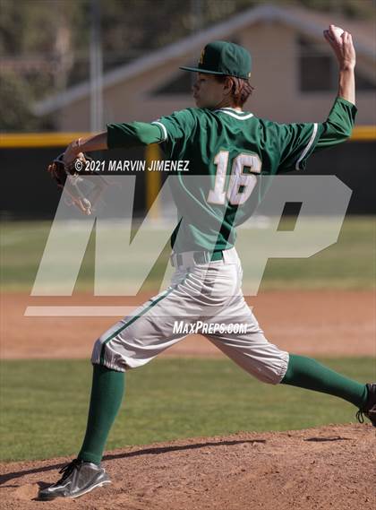 Thumbnail 2 in Royal vs  St. Bonaventure photogallery.