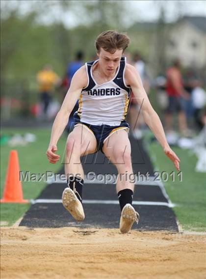 Thumbnail 2 in Woodgrove Wolverine Classic Invitational photogallery.