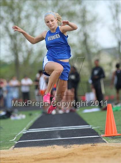 Thumbnail 3 in Woodgrove Wolverine Classic Invitational photogallery.