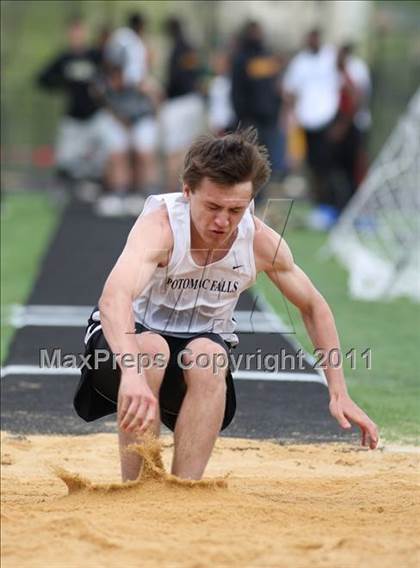 Thumbnail 3 in Woodgrove Wolverine Classic Invitational photogallery.