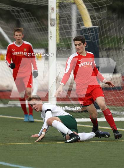 Thumbnail 3 in De La Salle vs. Berkeley (CIF NCS D1 Final) photogallery.