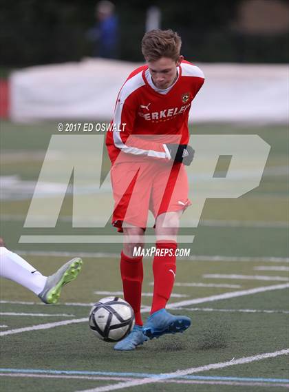 Thumbnail 1 in De La Salle vs. Berkeley (CIF NCS D1 Final) photogallery.