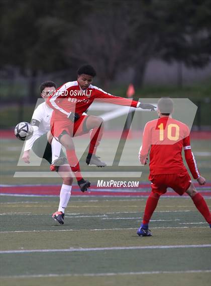 Thumbnail 3 in De La Salle vs. Berkeley (CIF NCS D1 Final) photogallery.